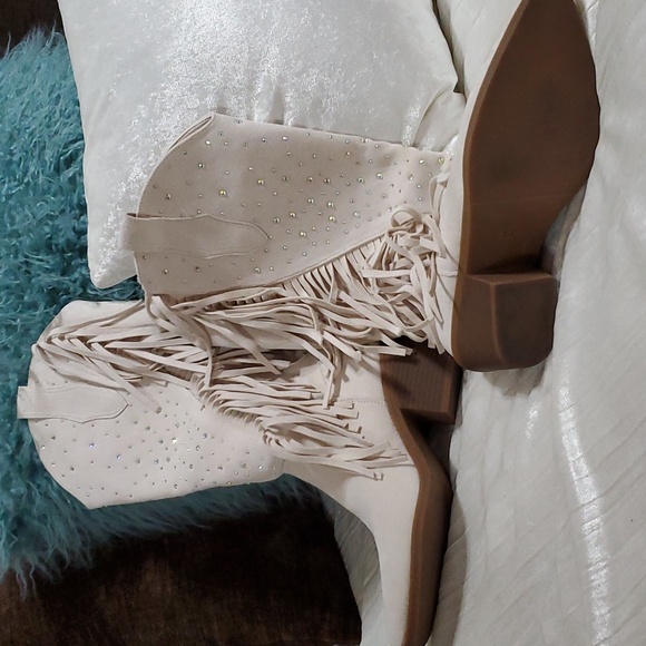 Fringe cream boots with BLING. NWOT! - Picture 4 of 9